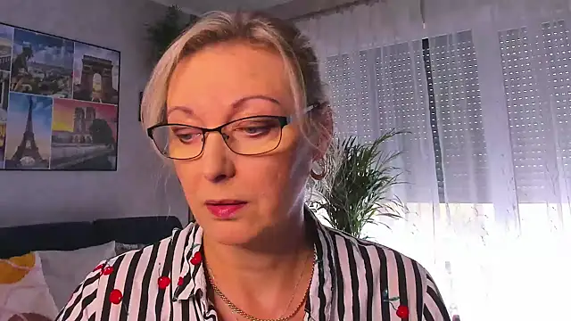 vanessa chat online show from 10-15-25, 01:22