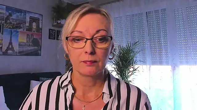 vanessa chat online show from 10-20-25, 01:33