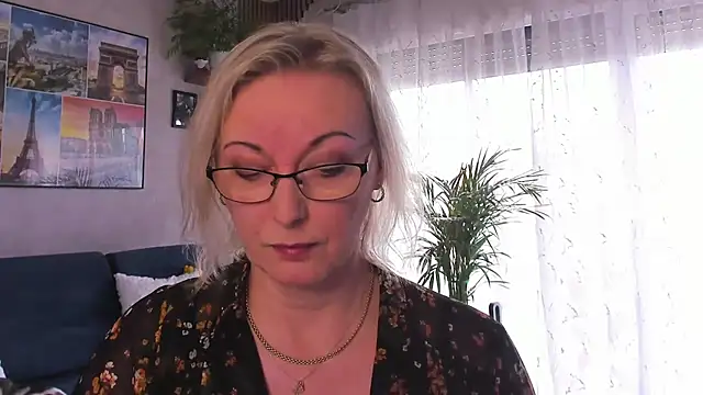 vanessa chat online show from 04-19-26, 01:21