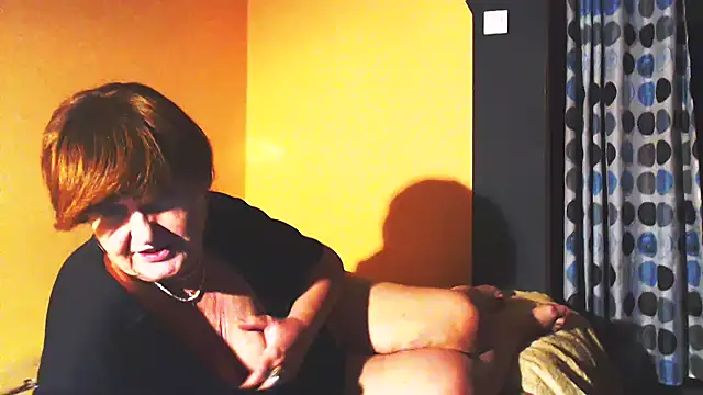 Snapshot of MioritaHard chatting on 02-08-25, 09:57 MioritaHard online show from 02-08-25, 09:57