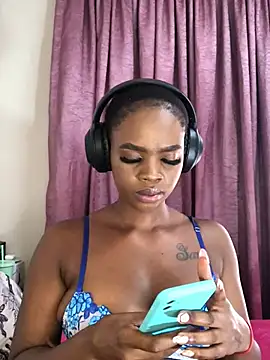 Snapshot of LuciousLips96 chatting on 03-10-25, 07:42 LuciousLips96 online show from 03-10-25, 07:42