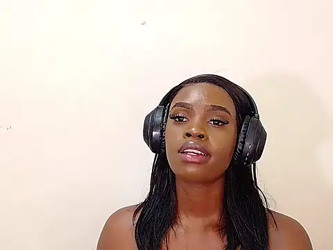 Snapshot of LuciousLips96 chatting on 03-19-25, 10:22 LuciousLips96 online show from 03-19-25, 10:22