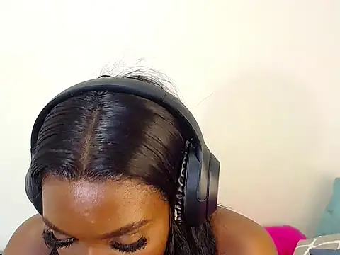 Snapshot of LuciousLips96 chatting on 03-22-25, 01:30 LuciousLips96 online show from 03-22-25, 01:30