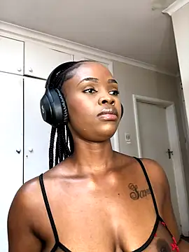 Snapshot of LuciousLips96 chatting on 09-21-25, 09:55 LuciousLips96 online show from 09-21-25, 09:55