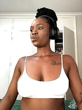 Snapshot of LuciousLips96 chatting on 10-12-25, 10:14 LuciousLips96 online show from 10-12-25, 10:14