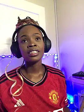 Snapshot of LuciousLips96 chatting on 10-19-25, 06:08 LuciousLips96 online show from 10-19-25, 06:08