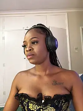 Snapshot of LuciousLips96 chatting on 10-22-25, 08:03 LuciousLips96 online show from 10-22-25, 08:03