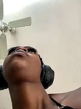 Snapshot of LuciousLips96 chatting on 11-29-25, 09:01 LuciousLips96 online show from 11-29-25, 09:01