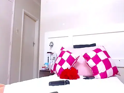 LuciousLips96 online show from 04-01-26, 06:49