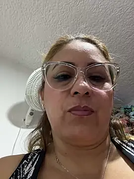 Snapshot of x_elena_x chatting on 12-17-24, 11:16 x elena x online show from 12-17-24, 11:16