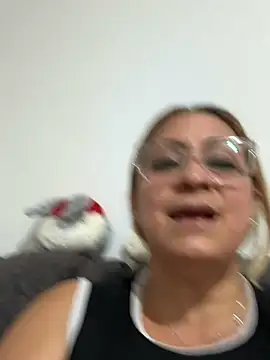 Snapshot of x_elena_x chatting on 12-20-24, 04:53 x elena x online show from 12-20-24, 04:53