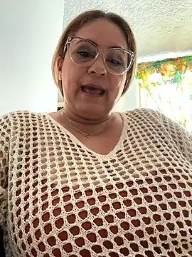 Snapshot of x_elena_x chatting on 12-25-24, 07:13 x elena x online show from 12-25-24, 07:13