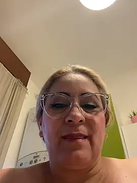 Snapshot of x_elena_x chatting on 01-28-25, 12:11 x elena x online show from 01-28-25, 12:11