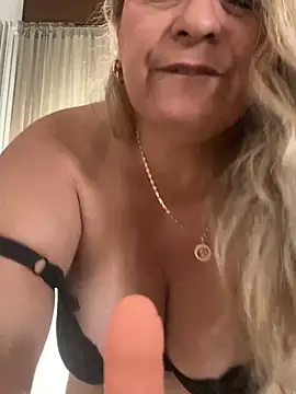 Snapshot of x_elena_x chatting on 02-07-25, 12:28 x elena x online show from 02-07-25, 12:28