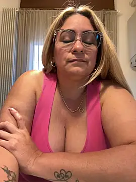 Snapshot of x_elena_x chatting on 02-10-25, 08:42 x elena x online show from 02-10-25, 08:42