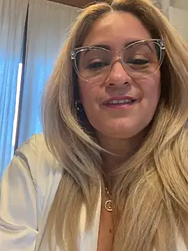 Snapshot of x_elena_x chatting on 02-10-25, 11:46 x elena x online show from 02-10-25, 11:46