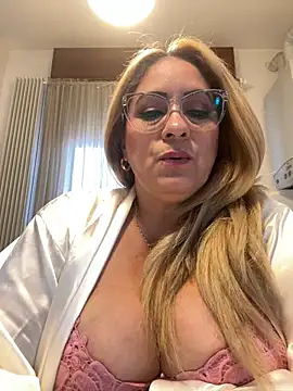 Snapshot of x_elena_x chatting on 02-11-25, 11:54 x elena x online show from 02-11-25, 11:54