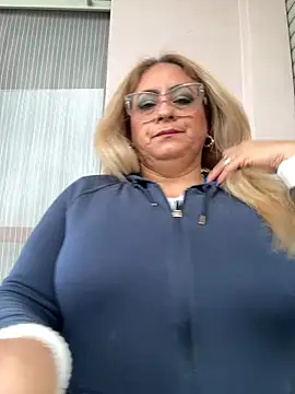 Snapshot of x_elena_x chatting on 02-12-25, 11:51 x elena x online show from 02-12-25, 11:51