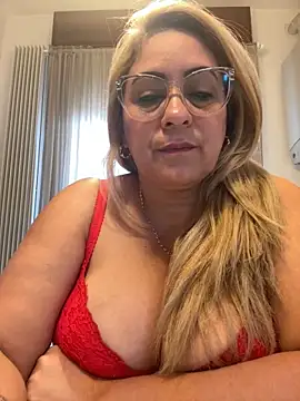 Snapshot of x_elena_x chatting on 02-13-25, 12:11 x elena x online show from 02-13-25, 12:11