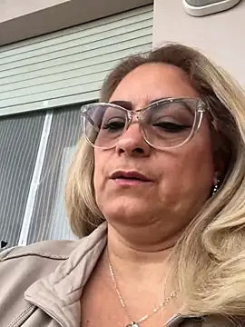 Snapshot of x_elena_x chatting on 02-25-25, 10:37 x elena x online show from 02-25-25, 10:37