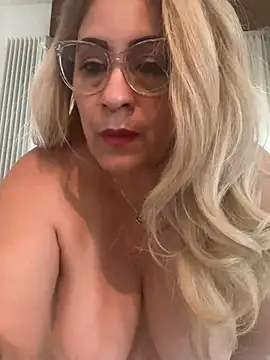 Snapshot of x_elena_x chatting on 02-26-25, 12:36 x elena x online show from 02-26-25, 12:36