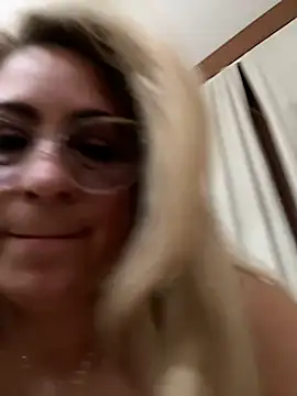 Snapshot of x_elena_x chatting on 03-10-25, 01:10 x elena x online show from 03-10-25, 01:10