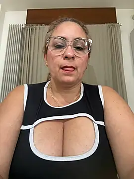 Snapshot of x_elena_x chatting on 03-11-25, 12:39 x elena x online show from 03-11-25, 12:39