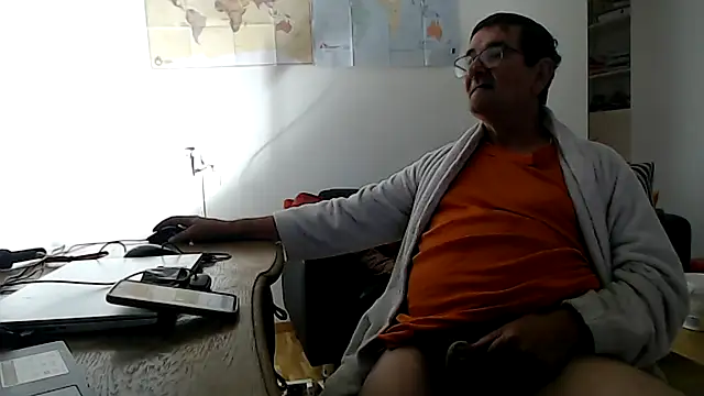 Snapshot of silvio-aus-luzern-CH chatting on 07-28-26, 06:31 silvio-aus-luzern-CH online show from 07-28-26, 06:31