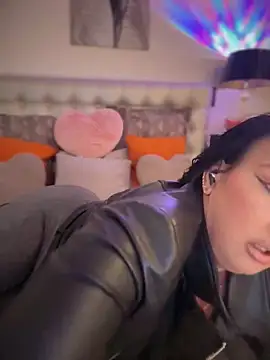 Snapshot of TiffanyRoxx chatting on 02-08-26, 11:46 TiffanyRoxx online show from 02-08-26, 11:46