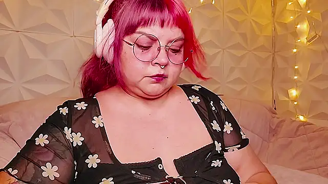 Snapshot of Satyn_doll chatting on 07-19-26, 12:14 Satyn doll online show from 07-19-26, 12:14