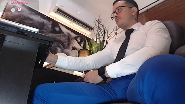 Snapshot of randyluke chatting on 01-10-25, 10:06 randyluke online show from 01-10-25, 10:06