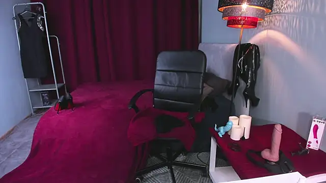 Snapshot of FrancesYork chatting on 02-15-25, 11:28 FrancesYork online show from 02-15-25, 11:28