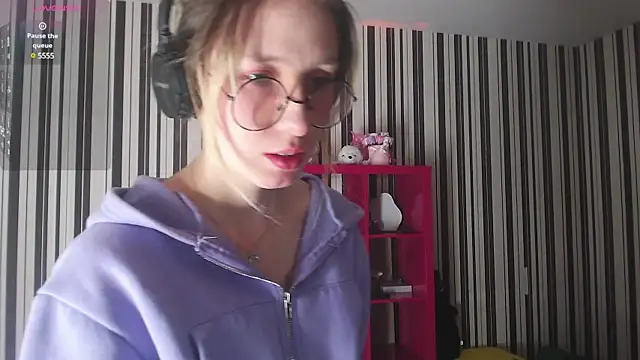  Hanna Moon  online show from 12-16-24, 08:20