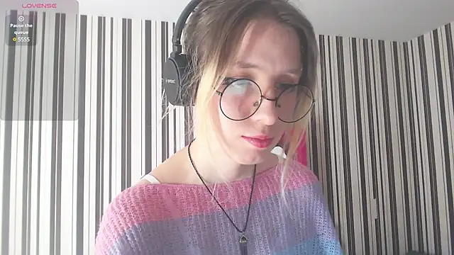  Hanna Moon  online show from 12-19-24, 08:23