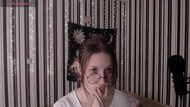  Hanna Moon  online show from 10-12-25, 01:21