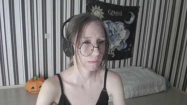  Hanna Moon  online show from 11-17-25, 06:46