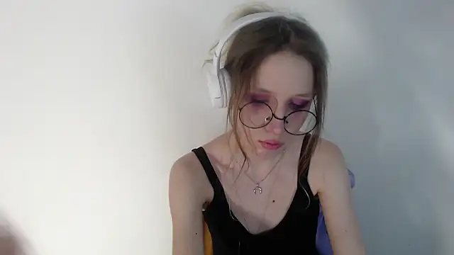  Hanna Moon  online show from 04-17-26, 11:24