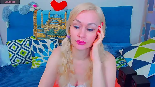 EllenMoore online show from 02-06-25, 02:44