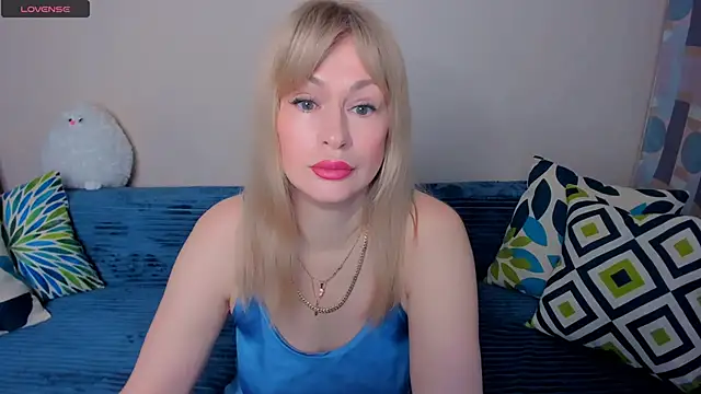 EllenMoore online show from 04-21-26, 03:02