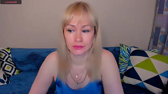 EllenMoore online show from 06-17-26, 03:09