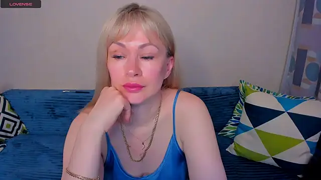EllenMoore online show from 07-04-26, 03:02
