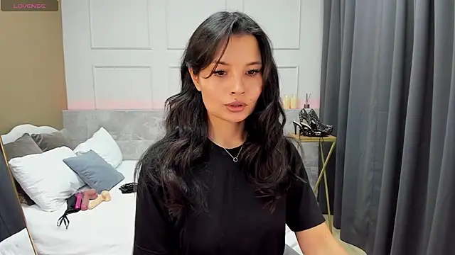 Snapshot of ErikaSoft chatting on 12-13-24, 05:49 ErikaSoft online show from 12-13-24, 05:49