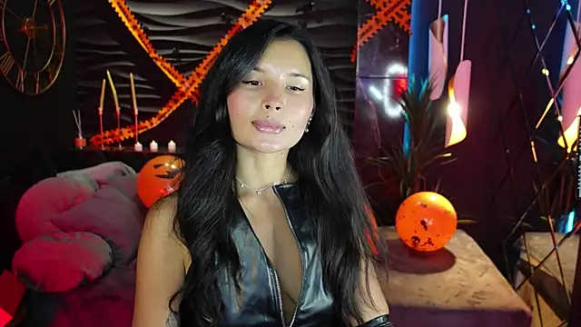 Snapshot of ErikaSoft chatting on 10-29-25, 01:35 ErikaSoft online show from 10-29-25, 01:35