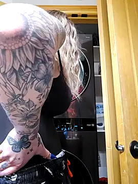 LilyOrion online show from 02-06-25, 07:18