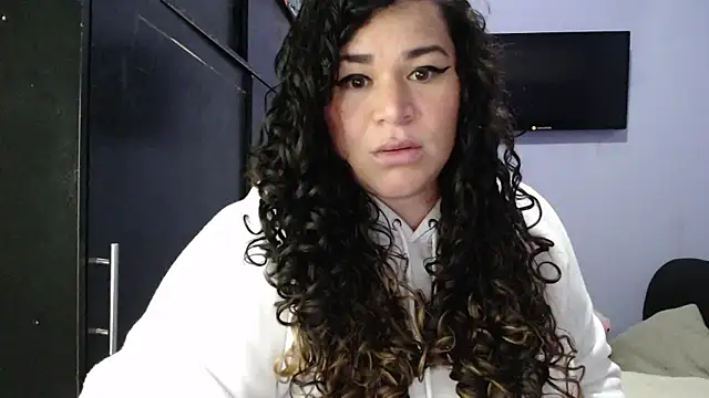 ANGELIQUE KLANE online show from 01-22-25, 04:23