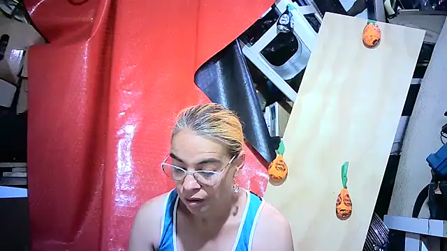 Snapshot of mari657 chatting on 10-27-25, 08:02 mari657 online show from 10-27-25, 08:02