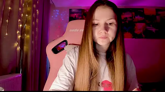 Snapshot of GoodWitch_ chatting on 01-19-25, 08:18 GoodWitch online show from 01-19-25, 08:18