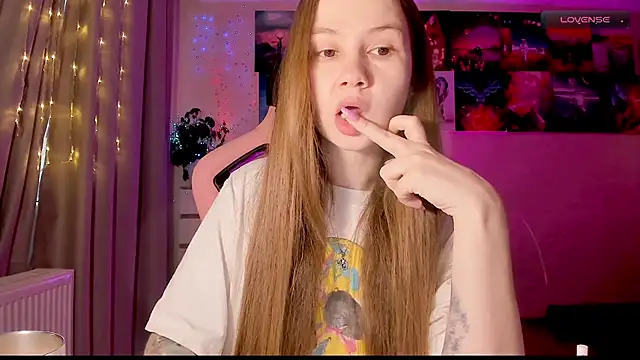 Snapshot of GoodWitch_ chatting on 02-09-25, 07:49 GoodWitch online show from 02-09-25, 07:49