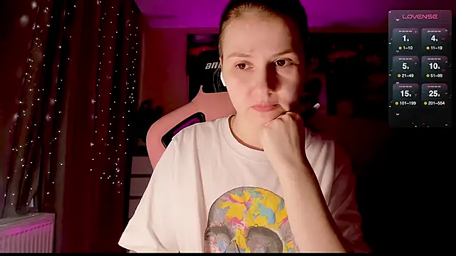 Snapshot of GoodWitch_ chatting on 02-27-25, 07:55 GoodWitch online show from 02-27-25, 07:55