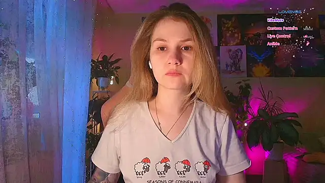 Snapshot of GoodWitch_ chatting on 11-22-25, 07:51 GoodWitch online show from 11-22-25, 07:51